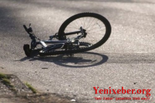 Avtomobil velosipedçini vurdu...