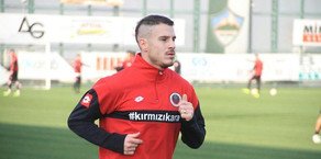 "Bursaspor"dan ayrılan Azərbaycan millisinin futbolçuları yeni komandalarında fərqli qrafik cızırlar