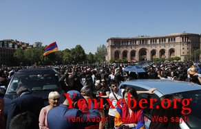 Yerevanın mərkəzində etirazçılar yenidən mitinqə toplaşırlar