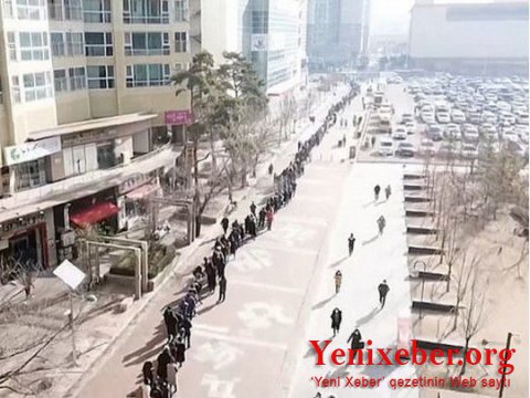 Cənubi Koreyada minlərlə insan tibbi maska üçün növbəyə durdu