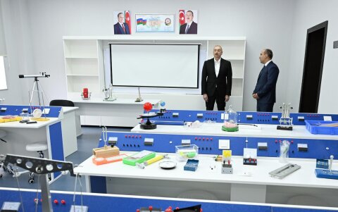 Prezident Bum qəsəbəsində tam orta məktəbin yeni binasının açılışını edib