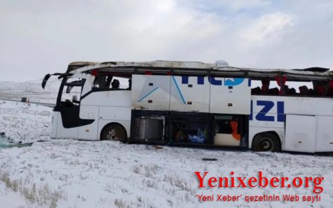 В Турции перевернулся автобус, пострадали 40 человек