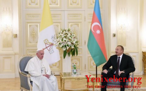 Президент Азербайджана поздравил Папу Римского Франциска с днем коронации
