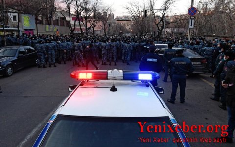 Полиция начала задержания на акции протеста оппозиции в центре Еревана