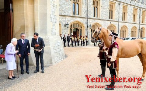 Президент Ильхам Алиев подарил британской королеве карабахского скакуна
