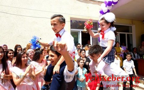 Сегодня в азербайджанских школах пройдет "Последний звонок"