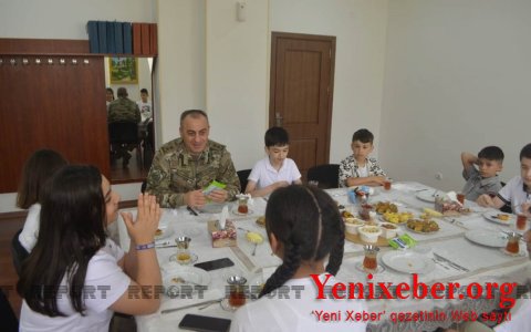 Генерал-лейтенант Хикмет Мирзоев встретился с детьми шехидов
