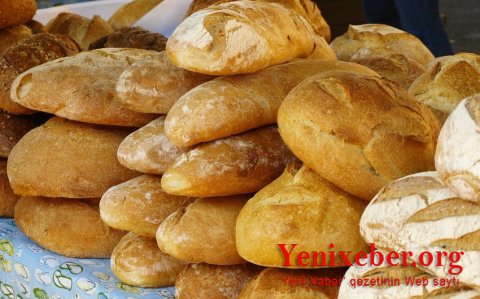 В Азербайджане установлены верхние пределы цен на муку и хлеб