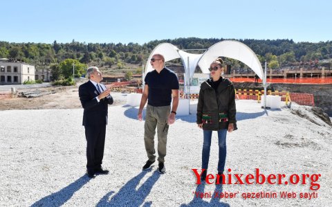 Президент Ильхам Алиев и первая леди Мехрибан Алиева ознакомились с ходом строительства новых объектов в Шуше