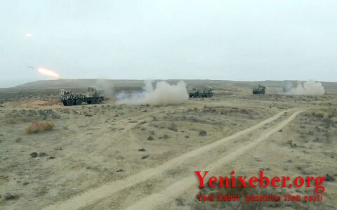 В ракетно-артиллерийских войсках армии Азербайджана проводятся учения