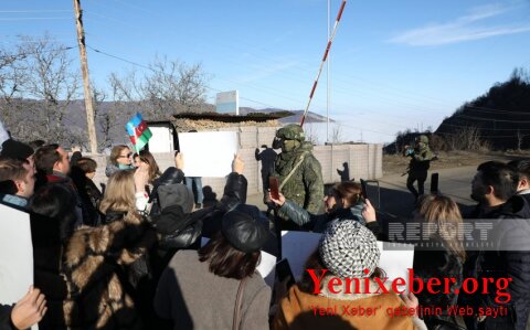 Экоактивисты проводят акцию протеста против незаконной эксплуатации ресурсов в Карабахе