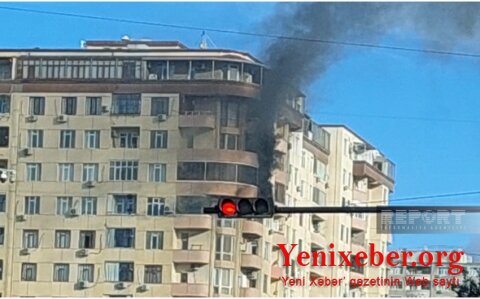 В Баку произошел пожар в многоэтажном жилом здании