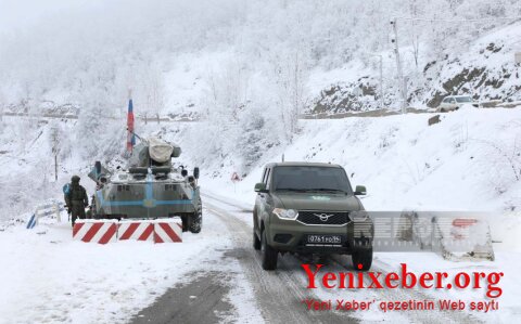 По дороге Ханкенди-Лачын беспрепятственно проехал автомобиль российских миротворцев