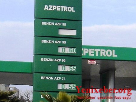 “Azpetrol”dan benzin alanlar narazılıq edirlər