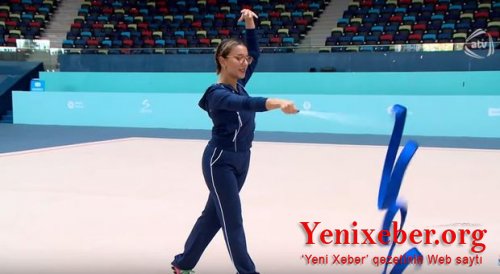 Tünzalə Ağayeva gimnastika xalçasında