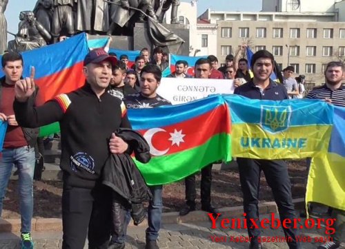 Yüzlərlə azərbaycanlı Ukraynada etiraz edir –