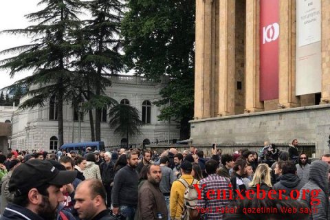 Tbilisidə etiraz aksiyasında baş nazirin istefası tələb edilir