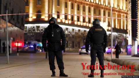 Moskvada FTX binasının qarşısında atışma –