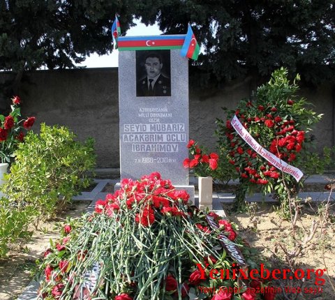 Mübariz İbrahimovun məzarı ziyarət olundu -