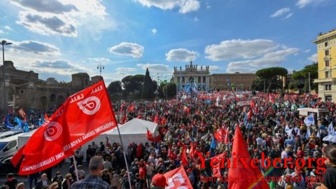 Bu ölkədə faşizmə qarşı 200 minlik aksiya keçirilib-