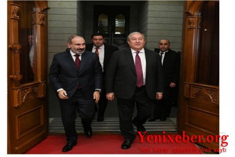 Armen Sarkisyan istefasından 3 saat əvvəl Nikol Paşinyana zəng edib