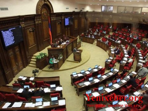 Ermənistan parlamenti qarışdı: 