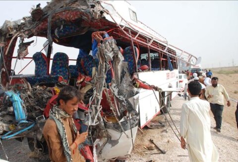 Pakistanda avtobus qəzaya düşdü -