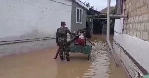 Hacıqabulda suyun çəkilərək kənarlaşdırılması işləri davam etdirilir -