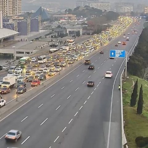 Bakının bir sıra yollarında tıxac yaranıb -