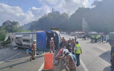 Tailandda turistləri daşıyan avtobus aşıb, xəsarət alanlar var