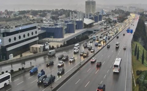 Bakıda tıxac olan yollar açıqlanıb –