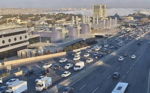 Bakının bir sıra yollarında tıxac yaranıb