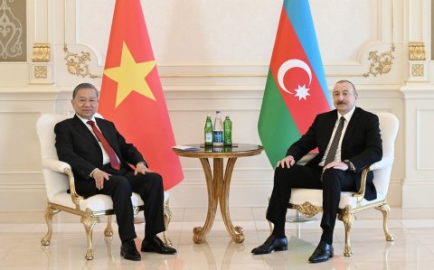 Liderlər mətbuata bəyanatlarla çıxış etdilər