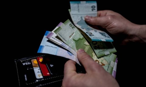 Milli Məclis sədrinin, baş nazirin köməkçi və müşavirlərinin aylıq vəzifə maaşları artırılıb