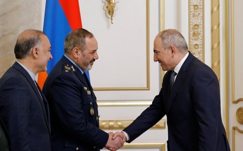 Paşinyan İranın müdafiə naziri ilə regional təhlükəsizliyi müzakirə edib