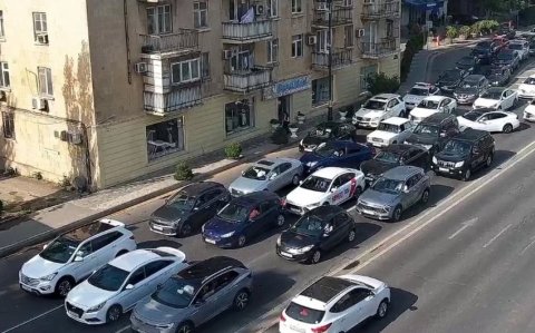 Bakının bir sıra yollarında tıxac yaranıb