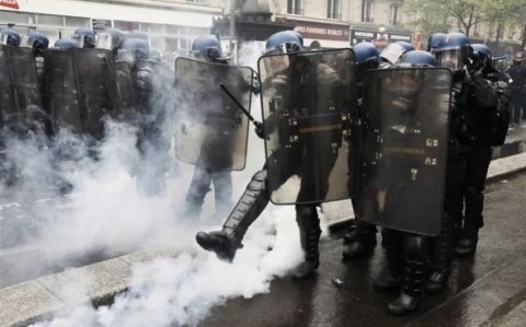 Fransada polislə nümayişçilər arasında toqquşmalar baş verib -
