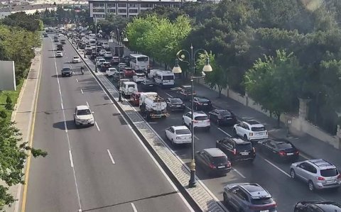 Bakının tıxac olan yolları açıqlanıb -
