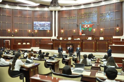 Qarabağ Universitetinin tələbələri Milli Məclisdə olublar