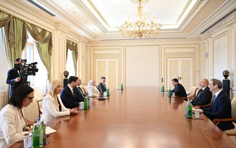 İlham Əliyev Şimali Makedoniya Assambleyasının sədrini qəbul edib
