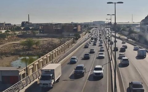 Bakının bir sıra yollarında tıxac yaranıb –