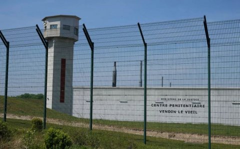 Fransada həbsxanalarda gəmiricilər, tarakanlar və taxtabitilər kütləvi yayılıb