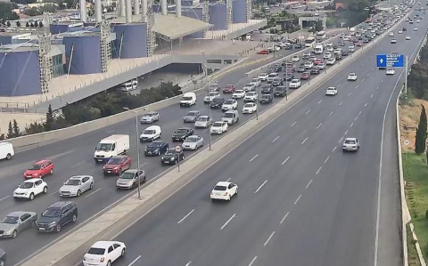 Bakının bəzi yollarında tıxac yaranıb -