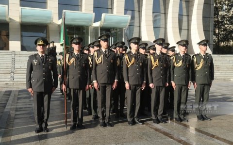 Bakıda hərbi orkestrlərin müşayiəti ilə yürüşlər keçirilir