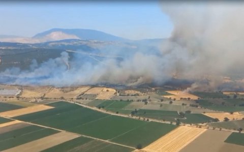 İzmirdə meşə yanır, 5 təyyarə, 7 helikopter cəlb olunub