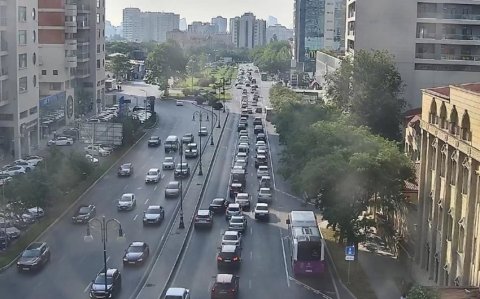 Bakının bir sıra yollarında tıxac yaranıb –