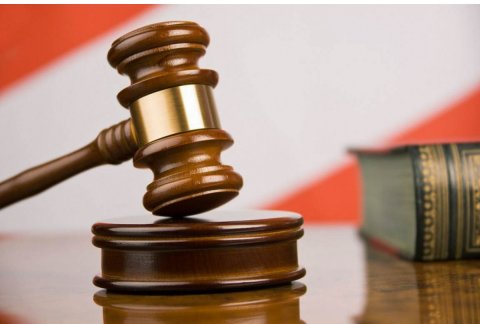 Bakıda DSX-nin zabitinə hücum etməkdə təqsirləndirilən idmançıların məhkəməsi başlayıb