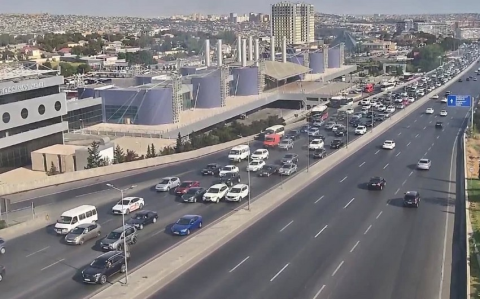 Bakının bir sıra yollarında tıxac yaranıb -