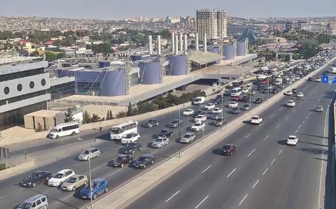 Bakının bəzi yollarında tıxac yaranıb –