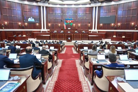 Deputatlar tətilə çıxdılar